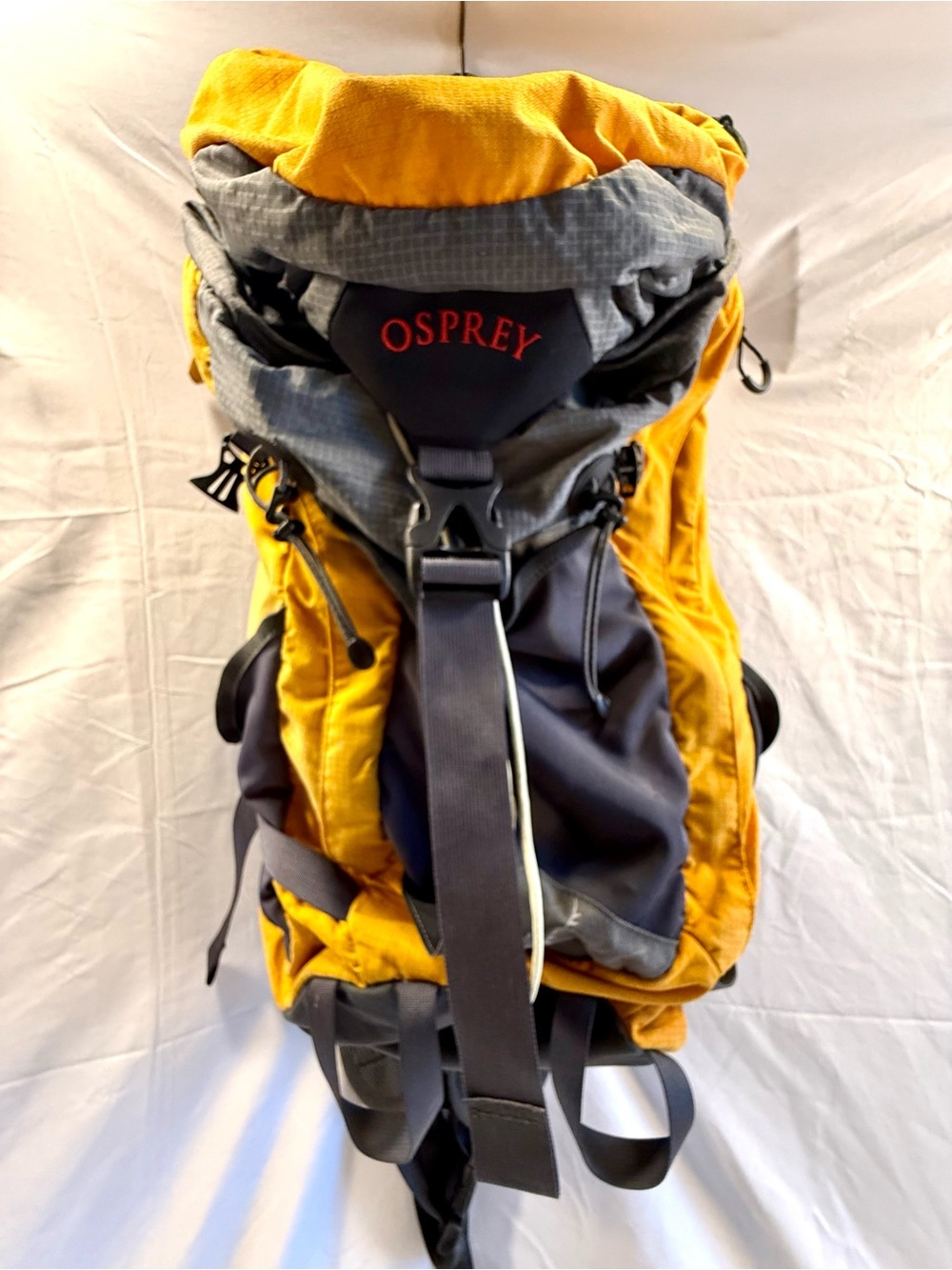Osprey Stratos 18 Aircore Backpack, Ventilated Back, Hip Belt Lightweight Hiking